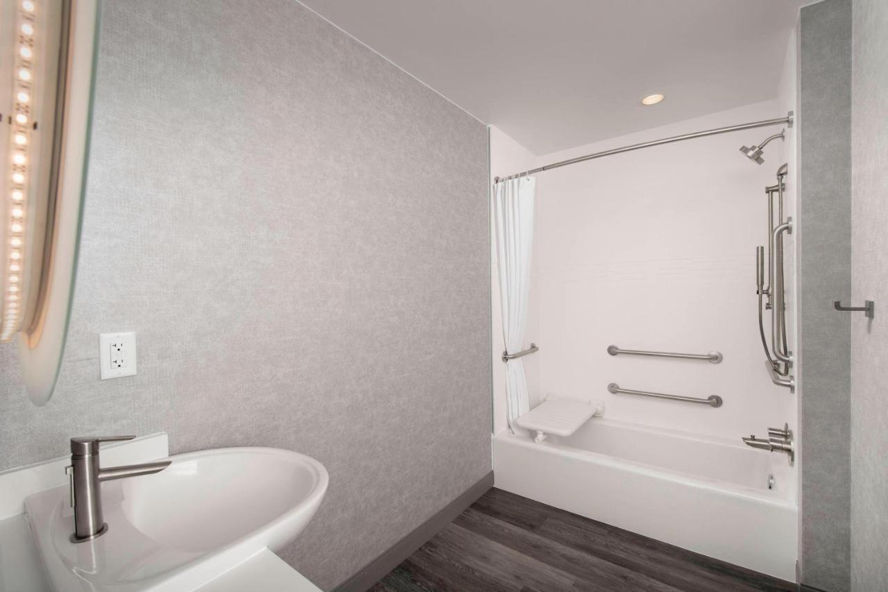 Hotel Springhill By Marriott Downtown 3*